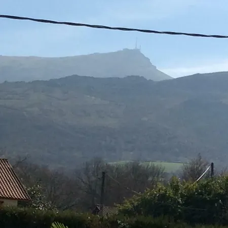 Maison Vue Sur La Rhune A *