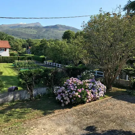 Maison Vue Sur La Rhune A *